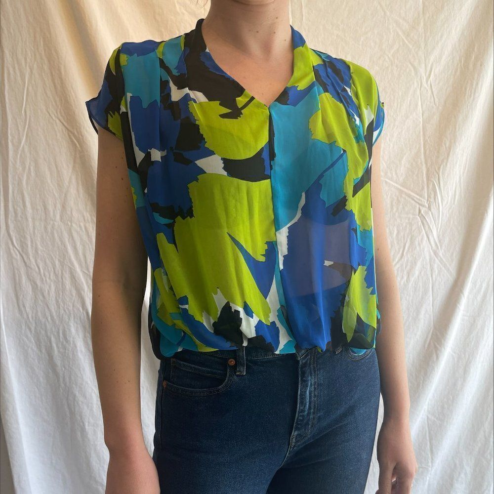 Vince Camuto sheer chiffon top,  elastic bottom, cap sleeve, sz XS -M, EUC